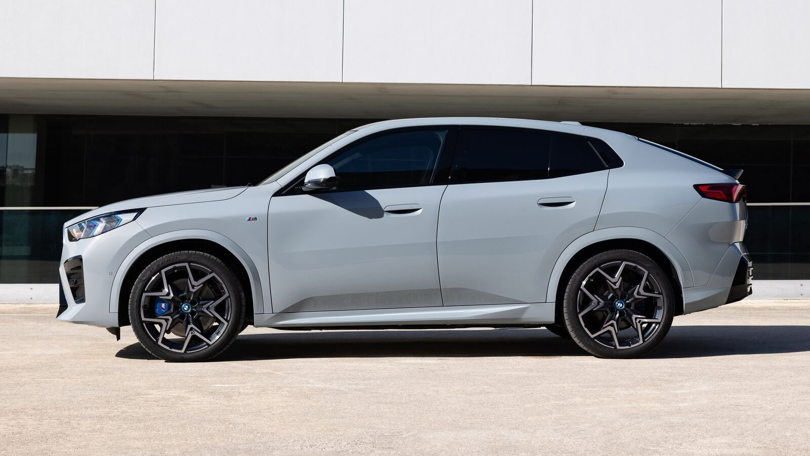 BMW i5 M60 prize 2