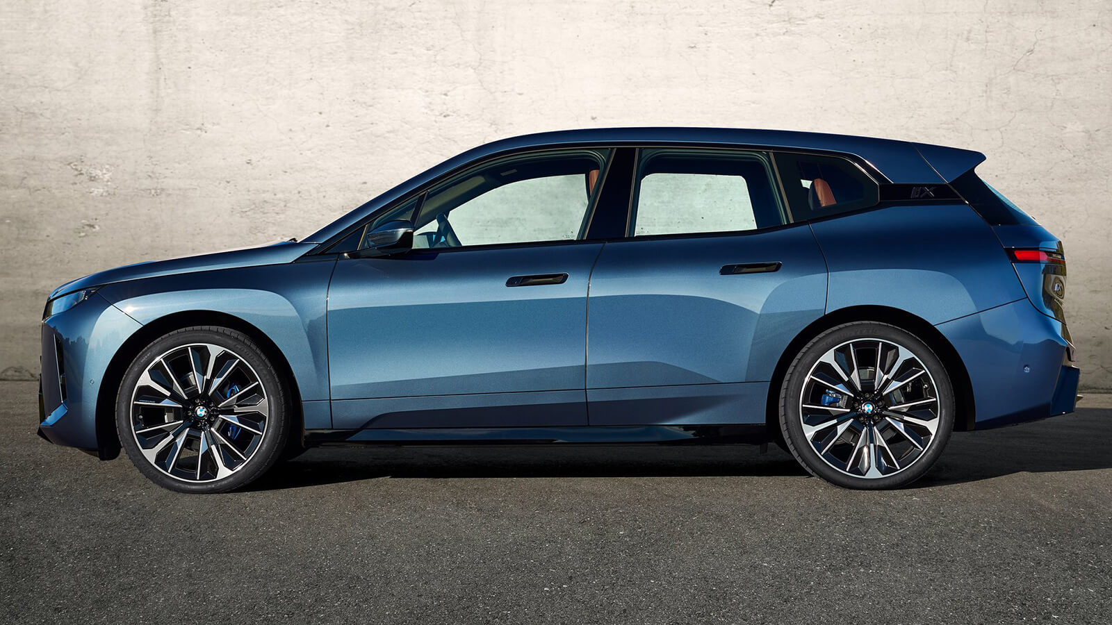 BMW iX M60 prize 2