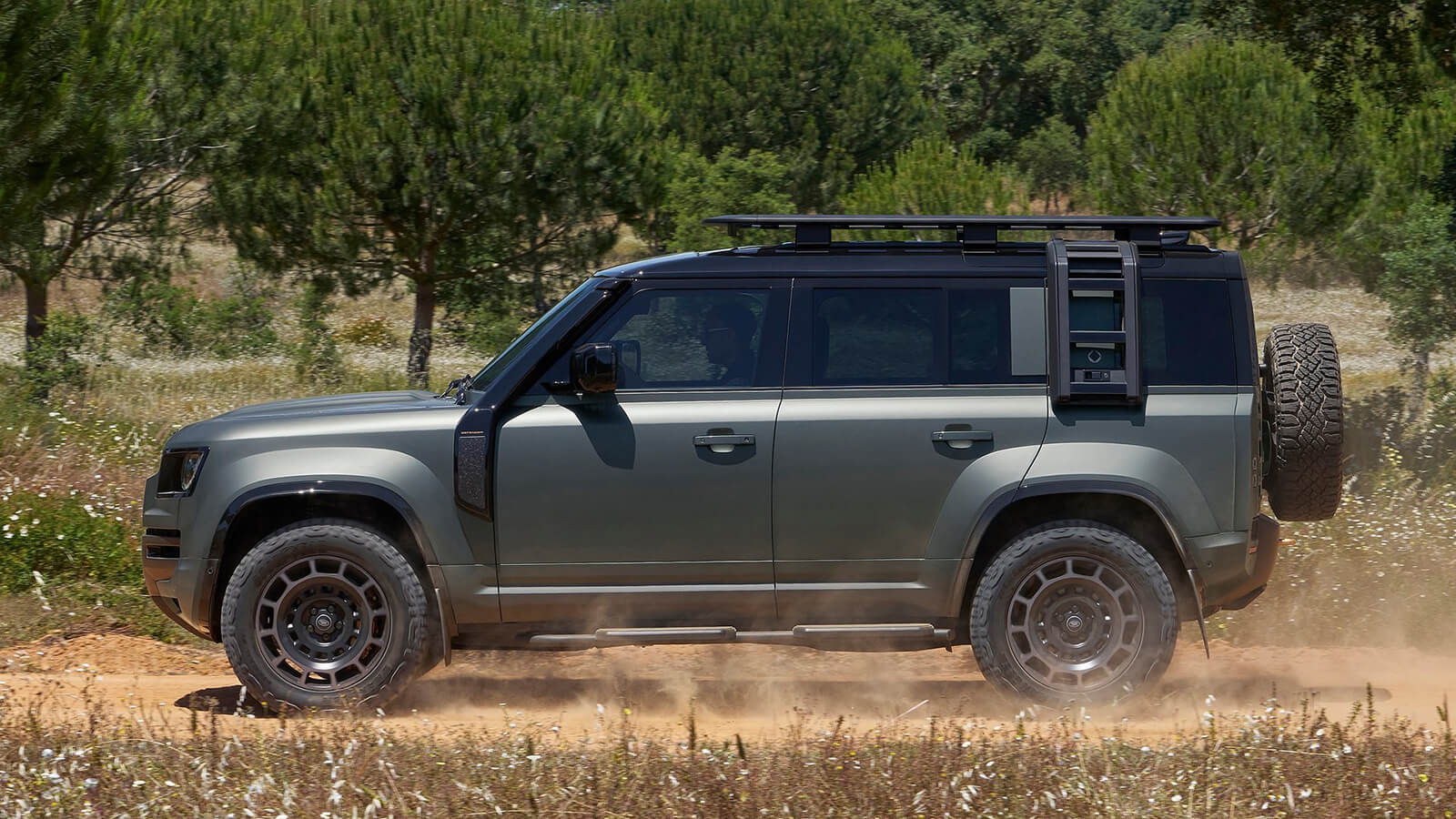 Land Rover Defender Octa prize 2