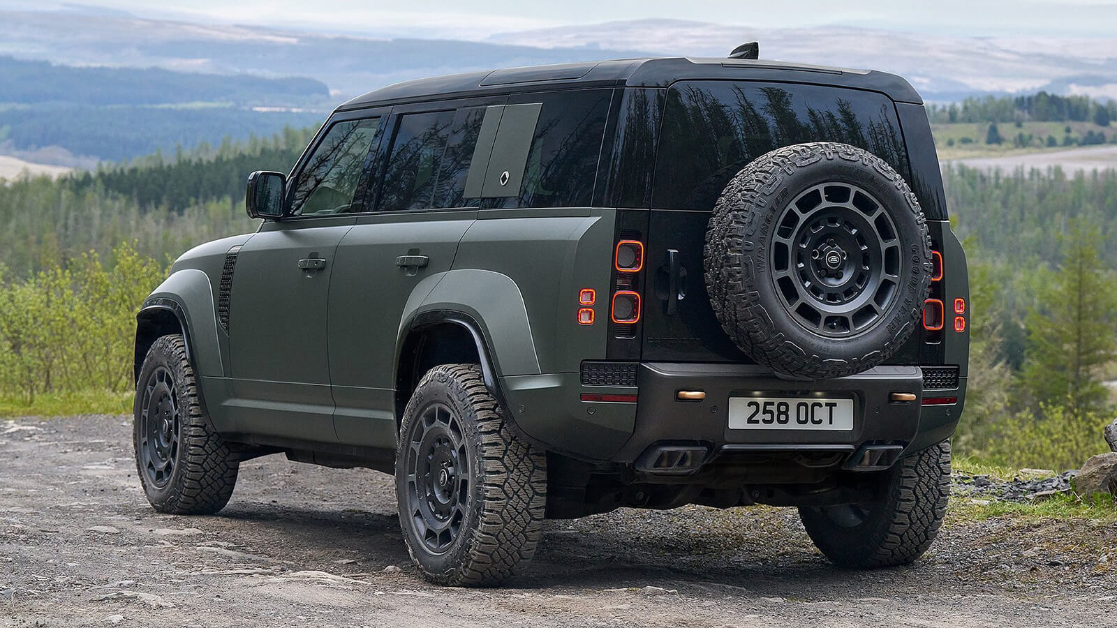 Land Rover Defender Octa prize 3