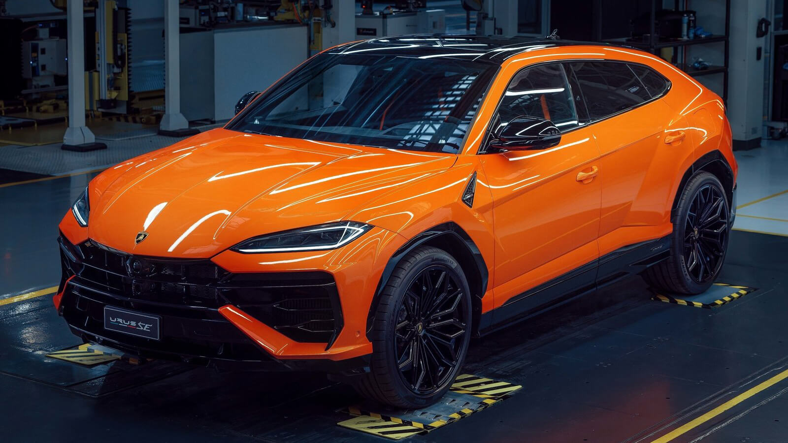 Lamborghini Urus SE prize 2