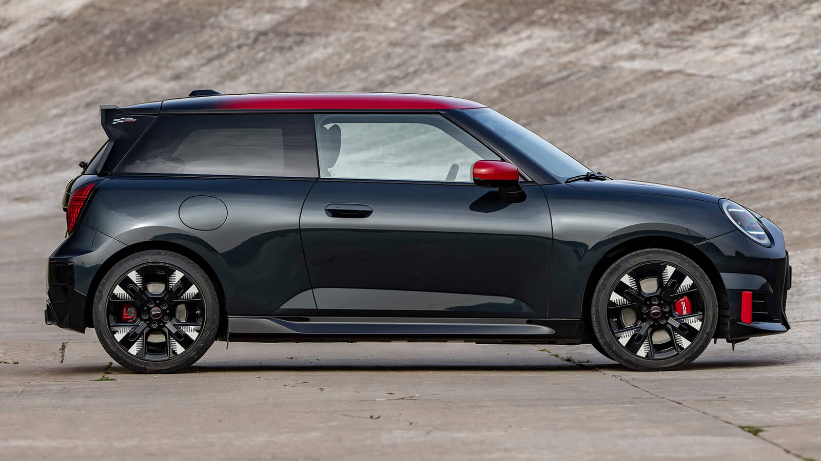 MINI John Cooper Works Electric prize 3
