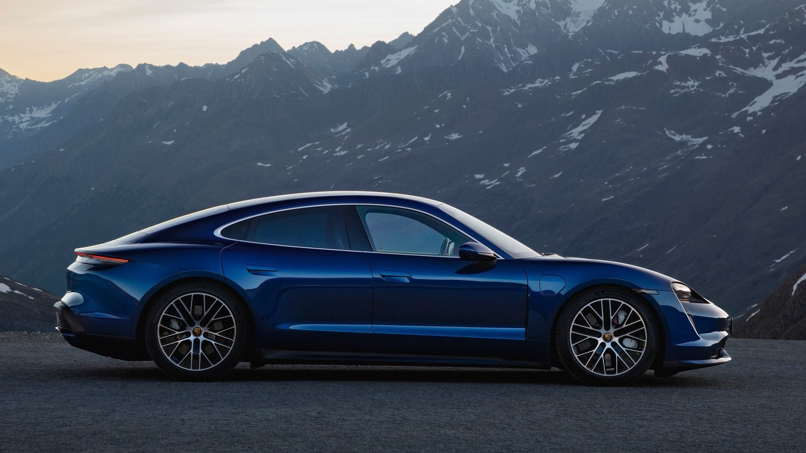 Porsche Taycan Turbo S prize 2