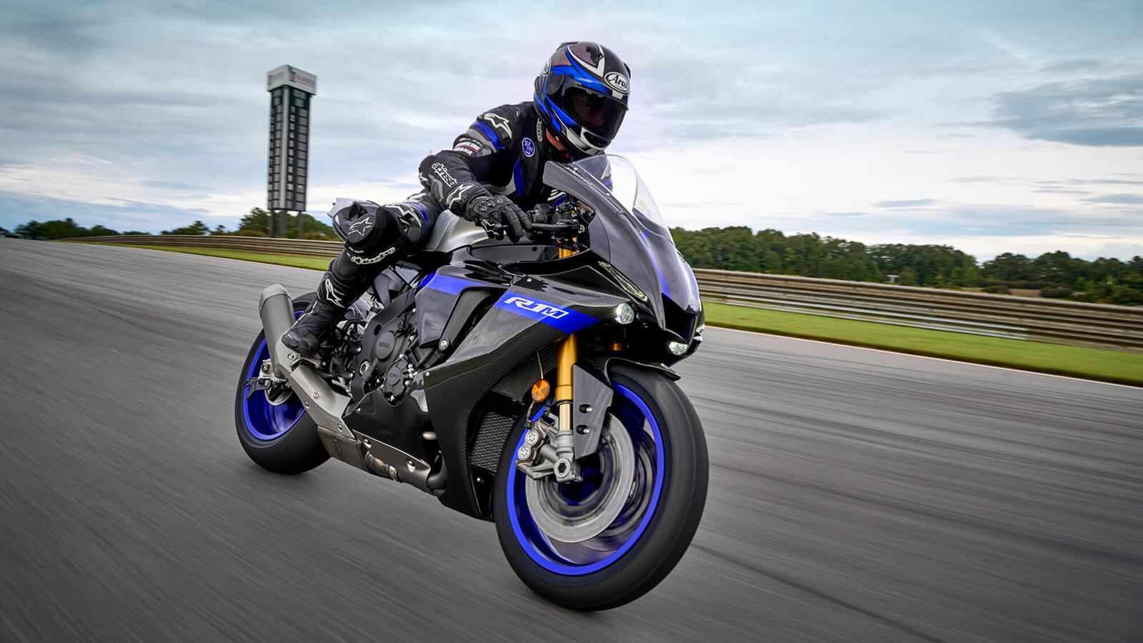 Yamaha YZF-R1M prize 2