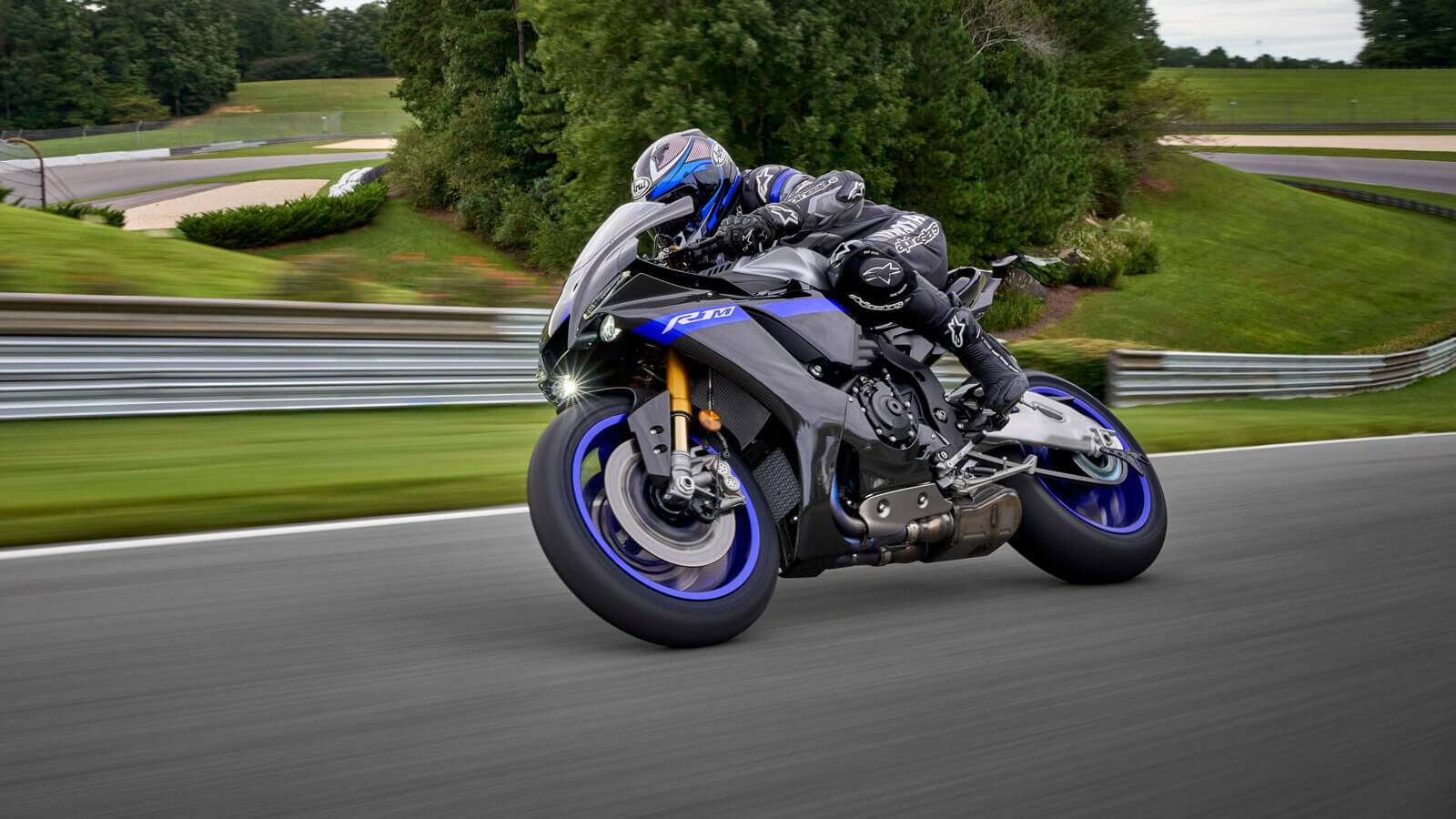 Yamaha YZF-R1M prize 4