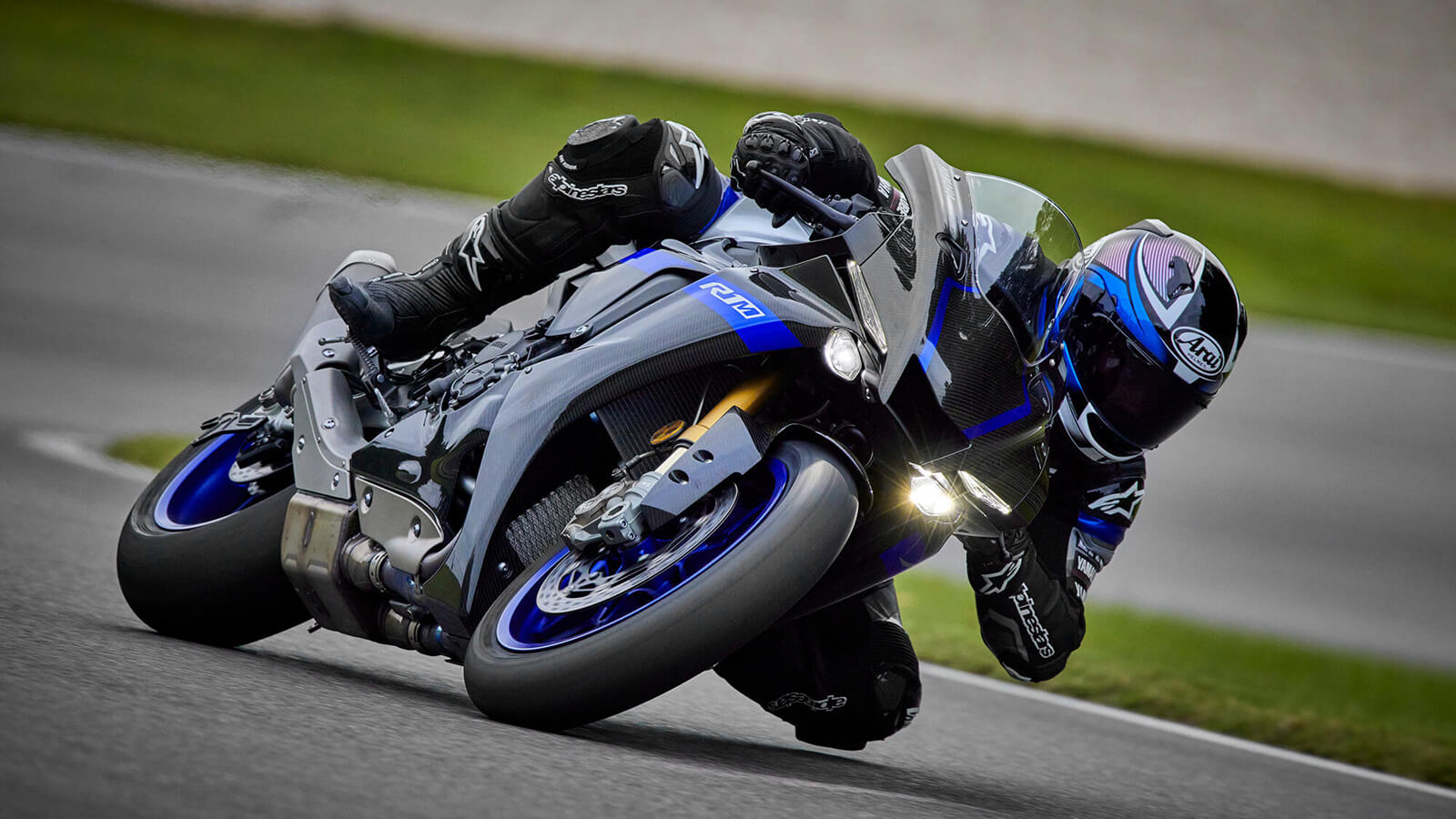 Yamaha YZF-R1M prize 5