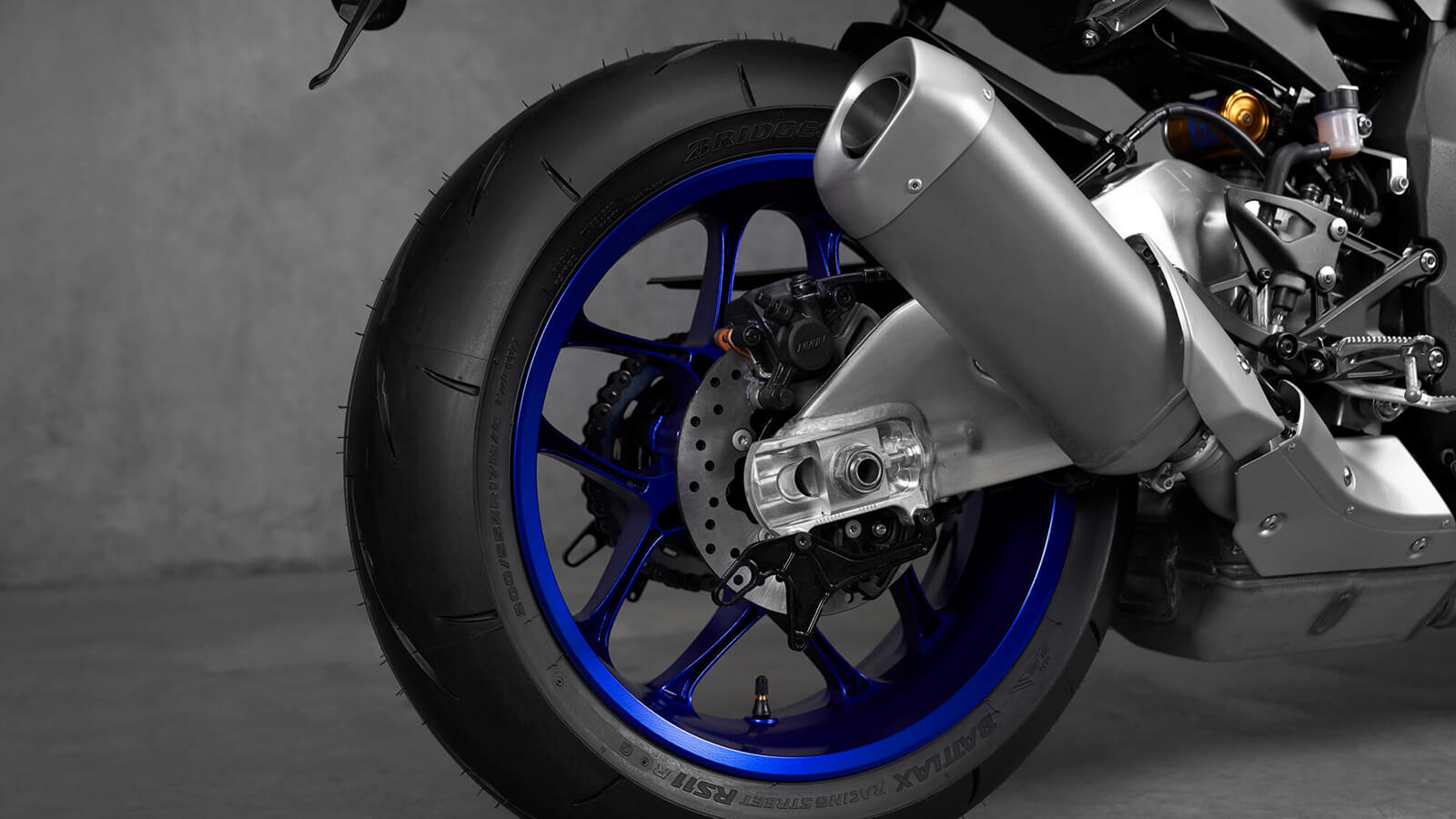 Yamaha YZF-R1M prize 6